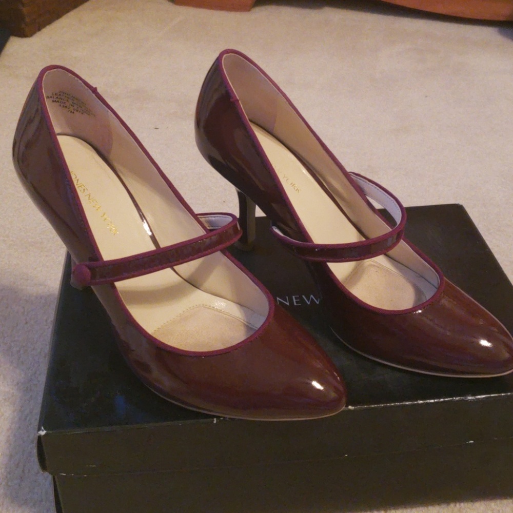 Jones  New York maroon heels SZ 7
